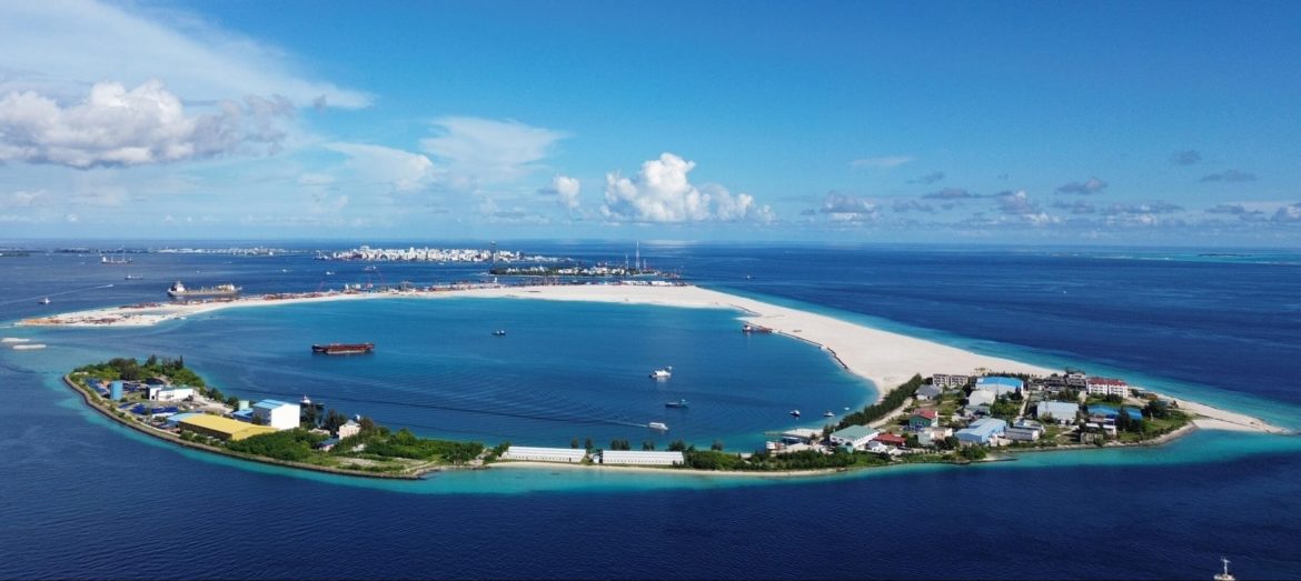 Las Maldivas, amenazadas por la subida del mar, apuestan por fortificar las islas