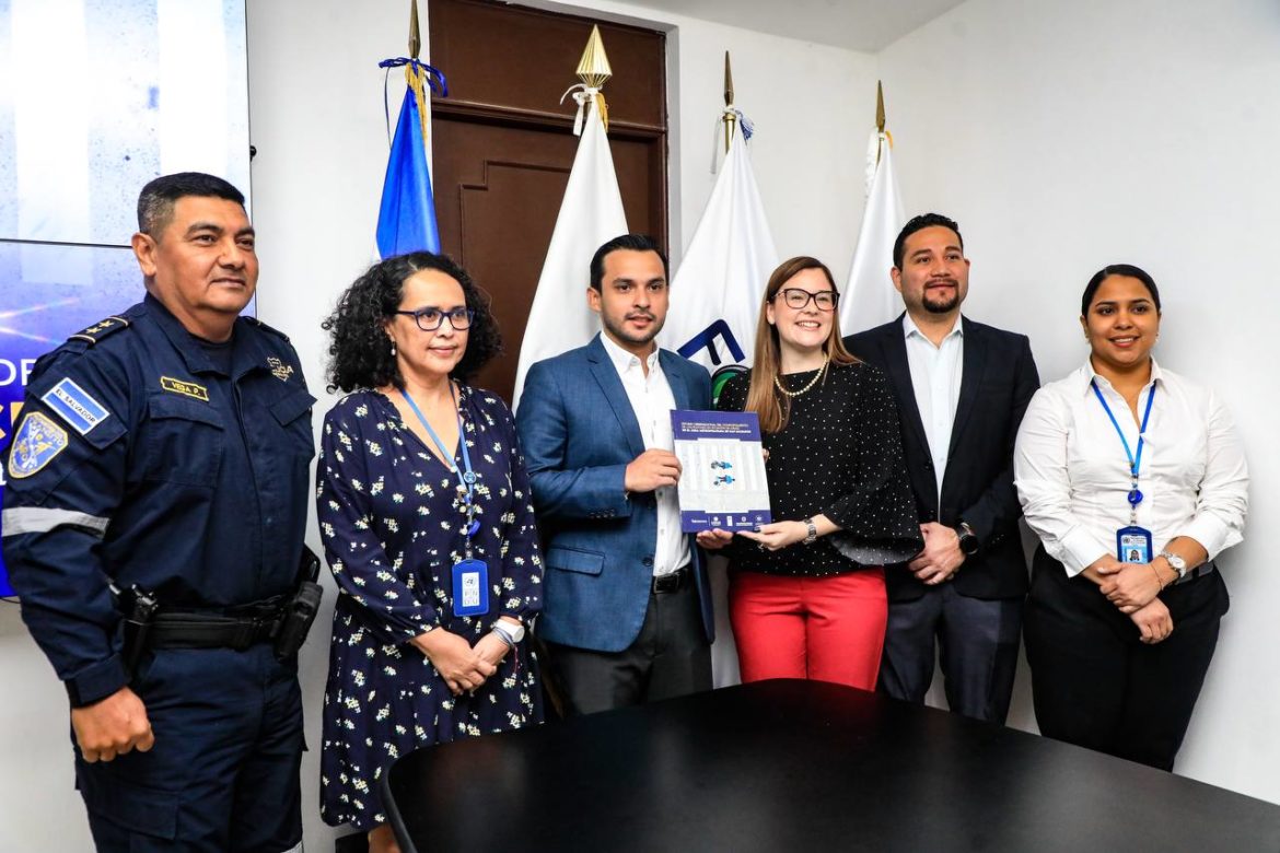 Solo el 10 % de los peatones utiliza la pasarela en el Área Metropolitana de San Salvador