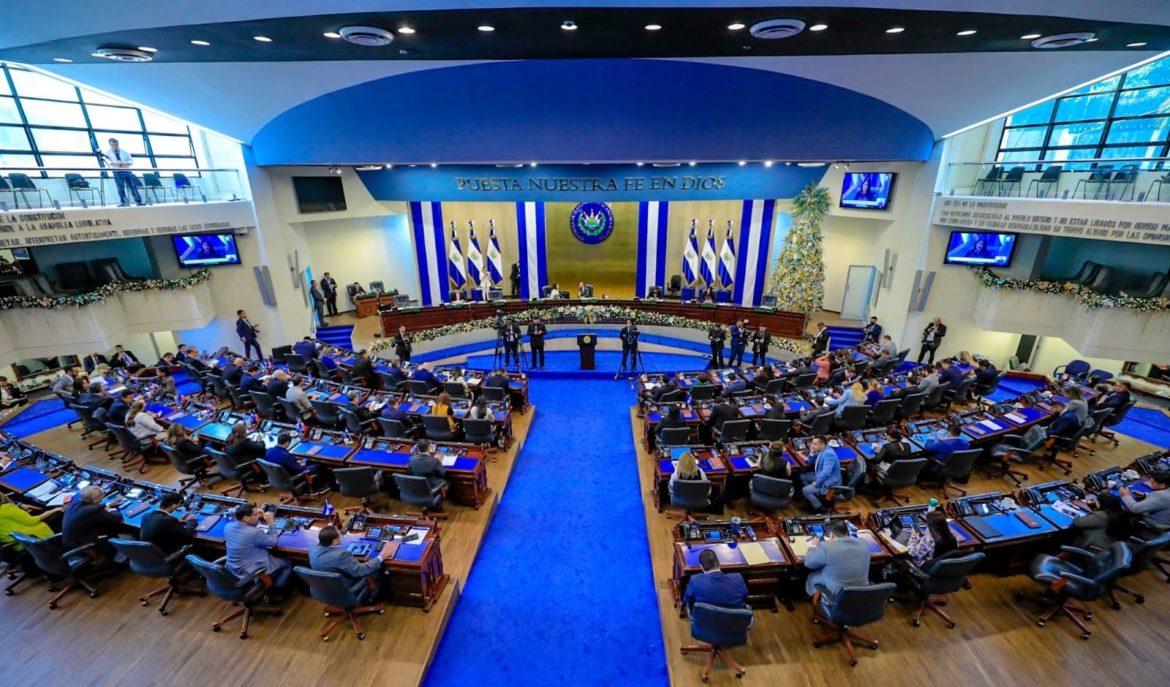 Asamblea Legislativa declara el 17 de noviembre Día Nacional de la Oración