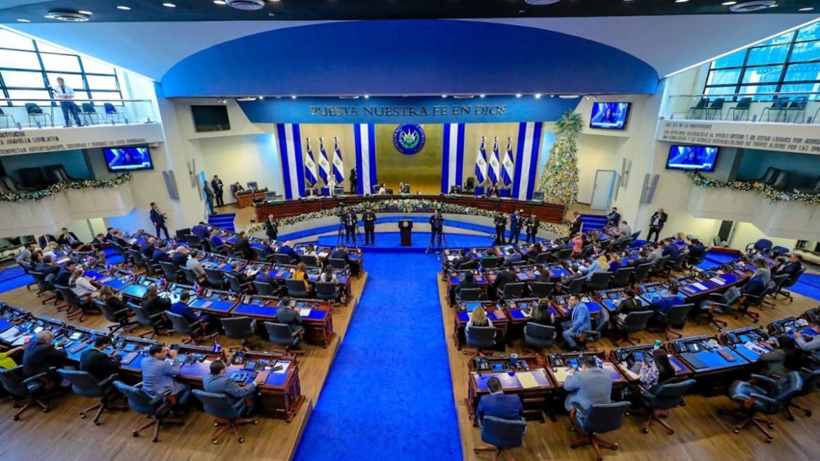 Asamblea Legislativa declara el 17 de noviembre Día Nacional de la Oración
