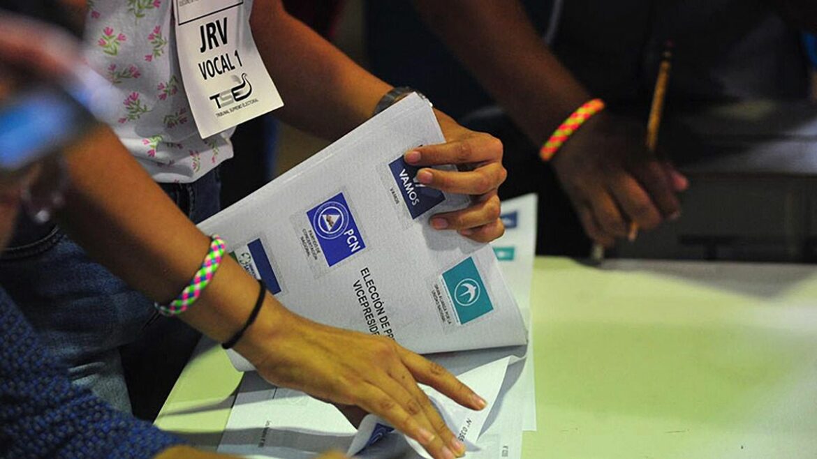 TSE pospone el sorteo de posición de banderas en papeletas de votación