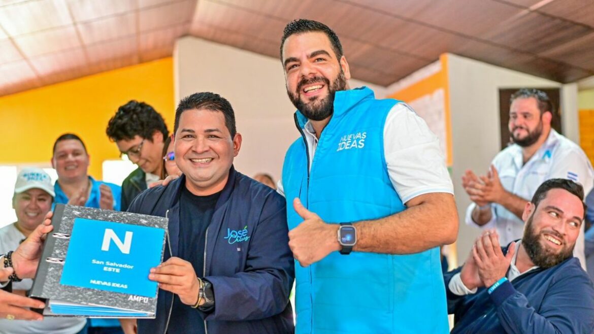 José Chicas se inscribe como candidato para alcalde de San Salvador Este