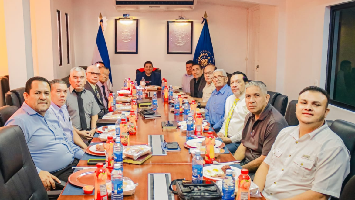 Alcalde Chicas se reúne con lideres de Iglesias Evangélicas de San Salvador Este