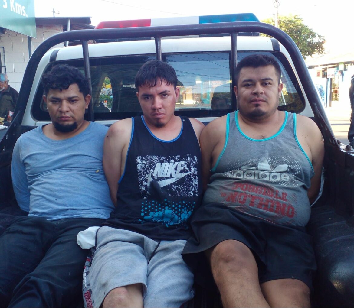 Arrestan a tres sujetos por hurtar en casas y negocios en diferentes partes del país