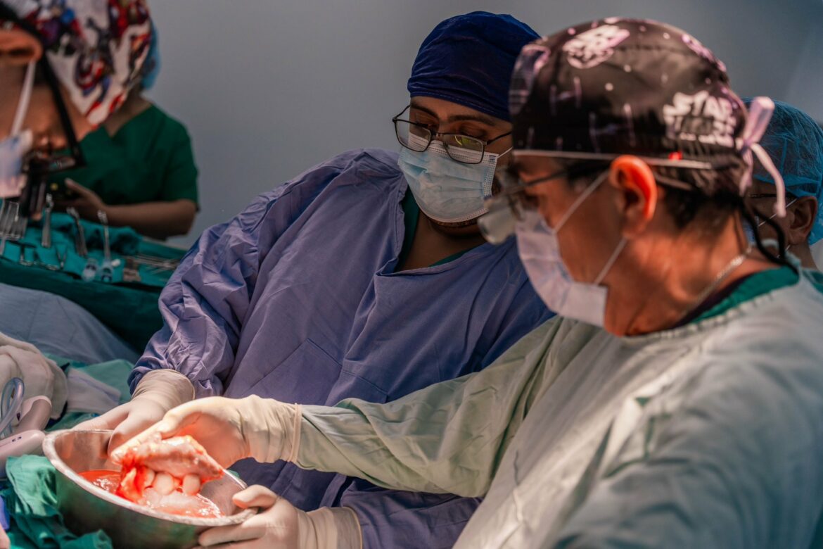 Ministro Alabi informa sobre cirugías de trasplante renal en la red pública