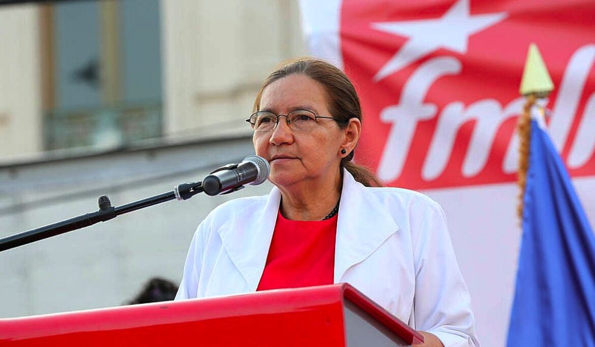 Exdiputada del FMLN invita a jóvenes a ofrendar sus vidas para «vivir en democracia»