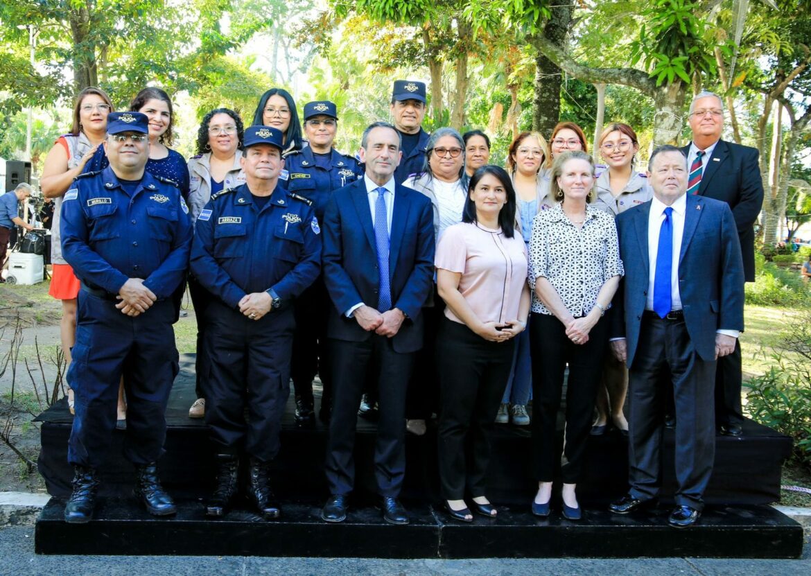 Director de la PNC se reunió con el Asesor de Seguridad Nacional de EE.UU. para dar a conocer los servicios que brindan las UNIMUJERES