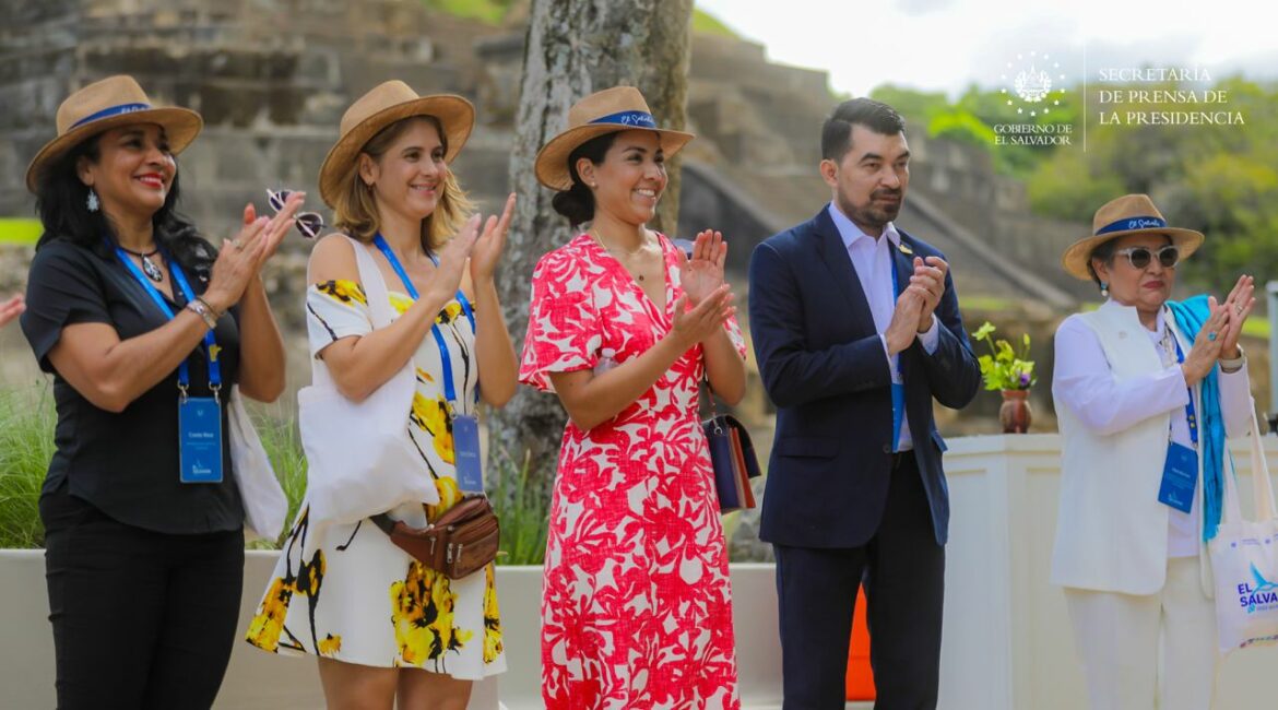 Funcionarios de Cultura de la región realizaron recorrido por el parque Arqueológico Tazumal
