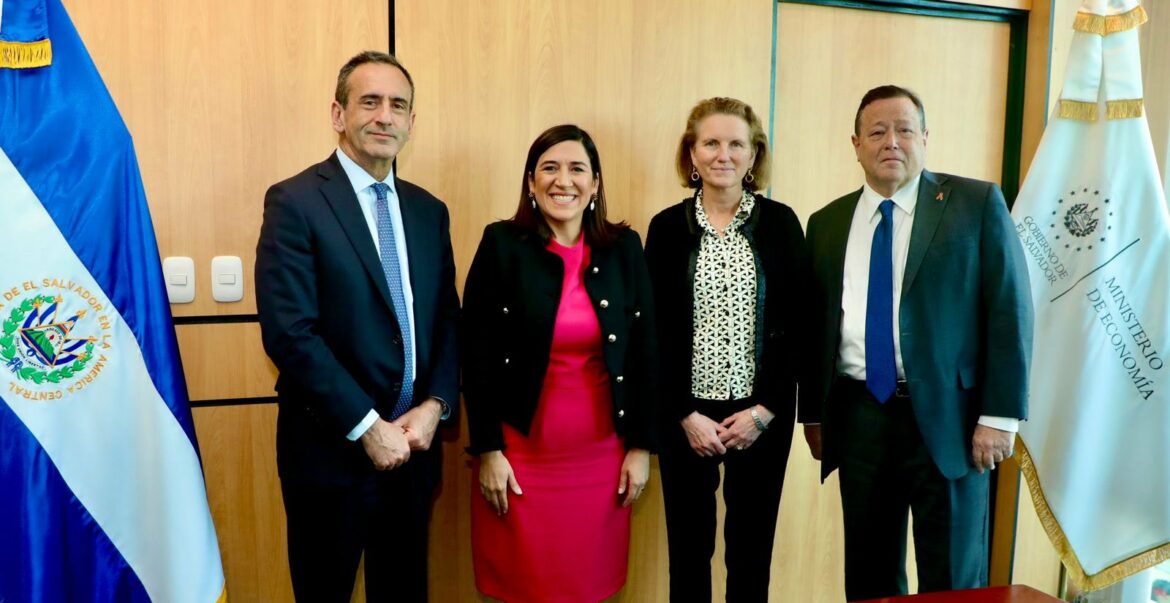 Ministra Hayem conversa con el Asesor de Seguridad de la vicepresidenta Harris sobre el crecimiento económico de El Salvador