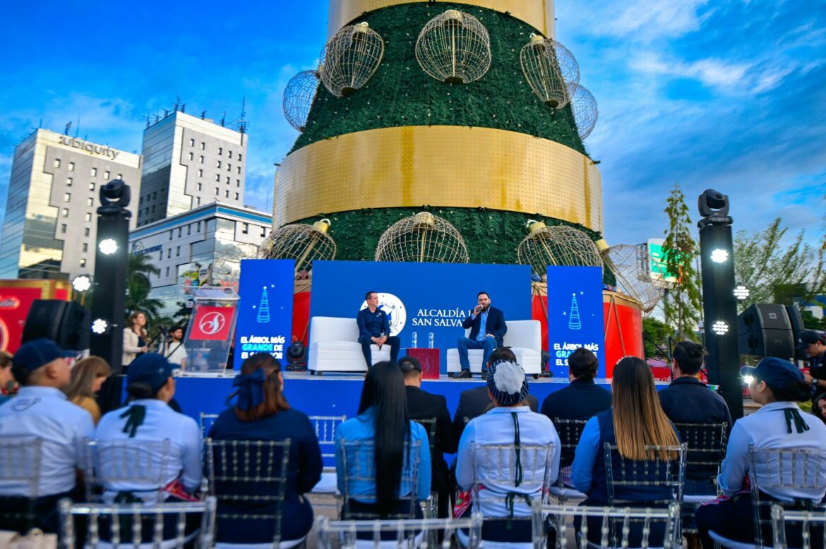 Árbol navideño más grande del país será inaugurado el próximo sábado en la plaza Salvador del Mundo