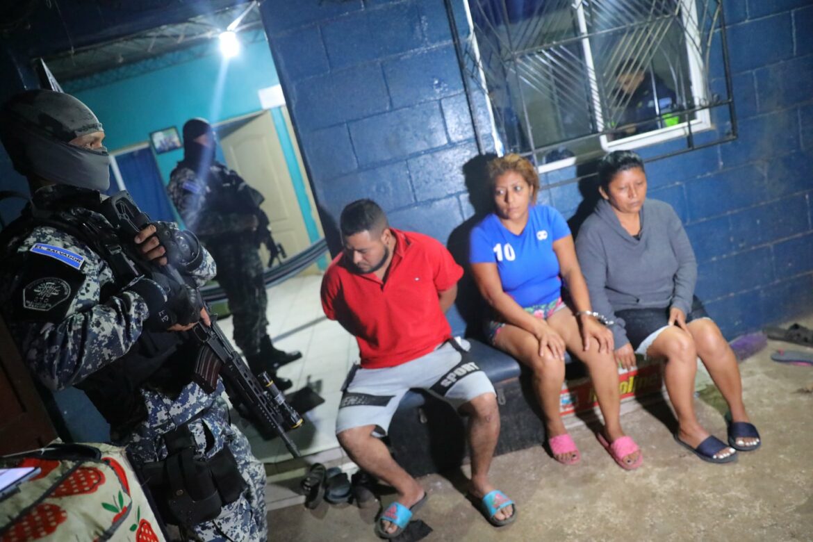 PNC ejecuta operativo Ucrania y capturan a más de 65 pandilleros en Santa Ana