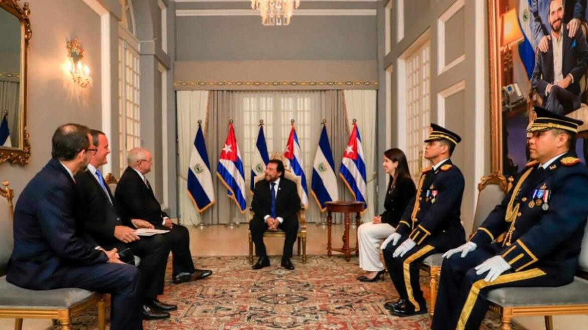 Cancillería acredita a 4 nuevos embajadores