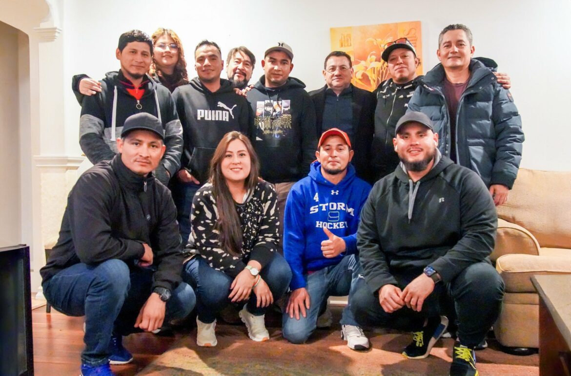 Ministro Castro sostuvo una primera reunión en Vancouver, Canadá, con trabajadores que son parte del Programa de Migración Laboral