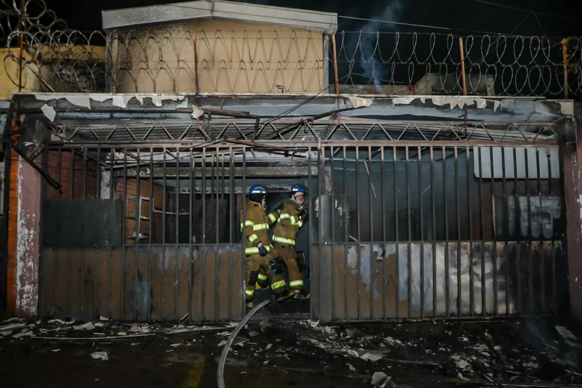 Bomberos sofocó incendio de vivienda en calle San Antonio Abad