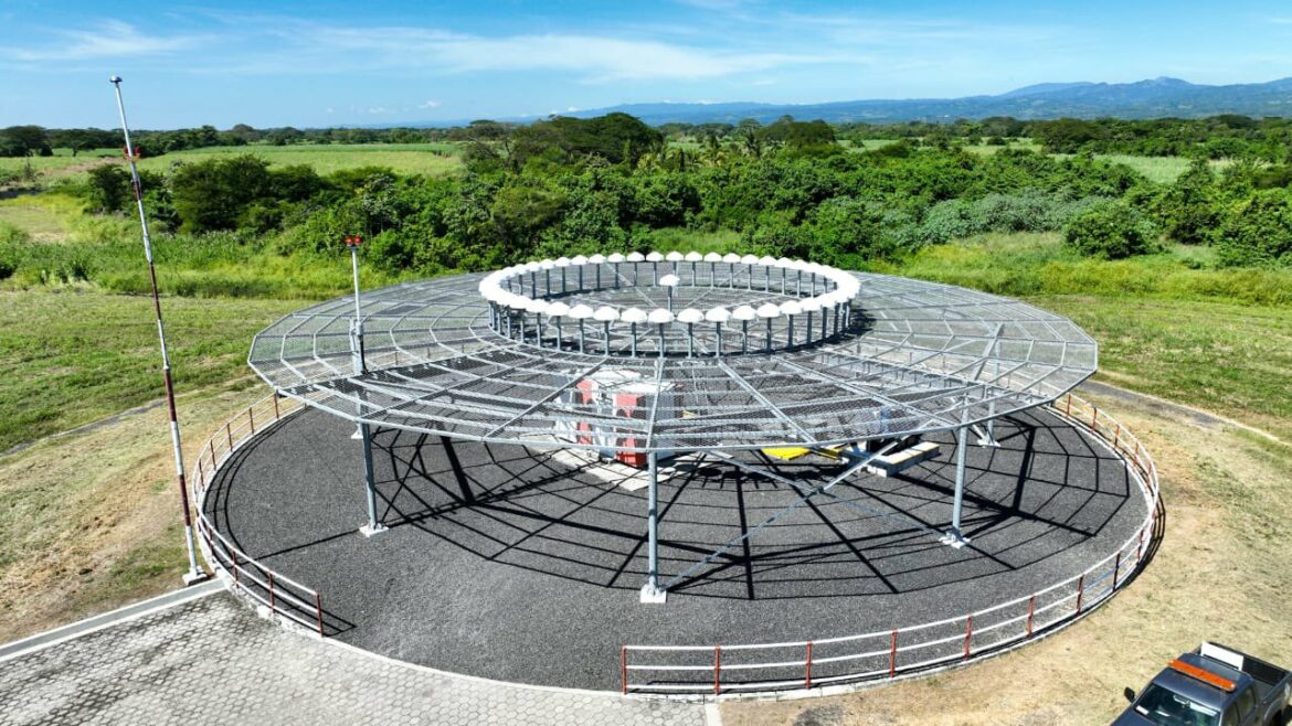 Inauguran el proyecto de reestructuración del espacio aéreo salvadoreño y la activación de sistema de radioayuda