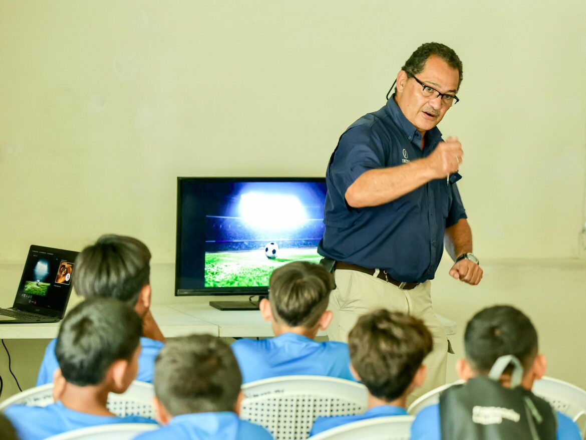 Campus Sociodeportivo del Programa La Liga inició con trabajo ofensivo y defensivo