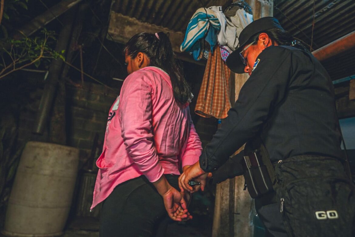 Estafadores son detenidos y serán procesados por ofrecer visas americanas de trabajo ilegales