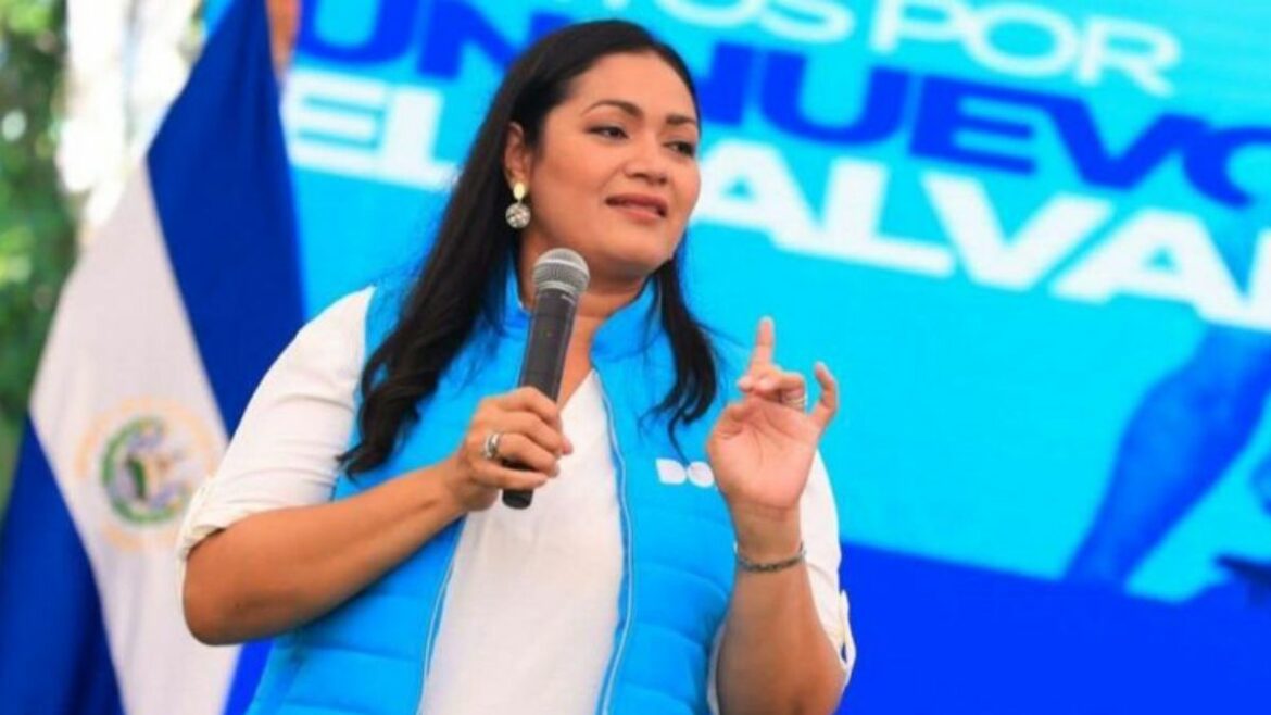 Claudia Juana Rodríguez de Guevara es la nueva presidenta interina de El Salvador