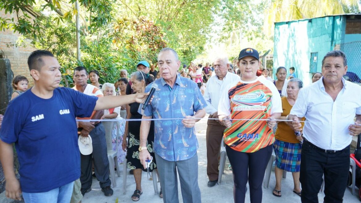 Inauguración de Empedrados y Fraguados en colonia Amatecampo