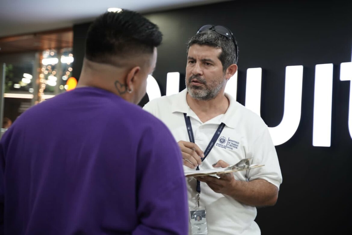 Ministro Castro informó que realizan inspecciones en call center ante denuncias de abusos y vulneración de derechos a sus trabajadores