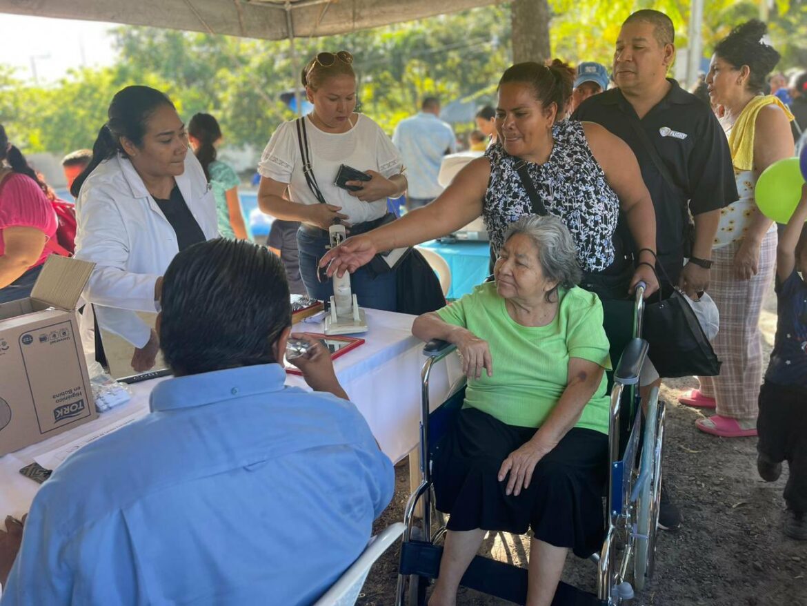 Ministro Castro informa sobre evento multidisciplinario que se lleva a cabo en el distrito 5 de San Salvador