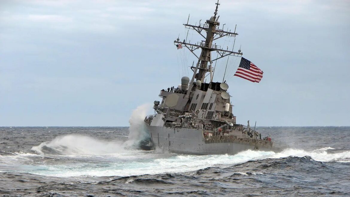 Atacaron un buque de los Estados Unidos en el Mar Rojo