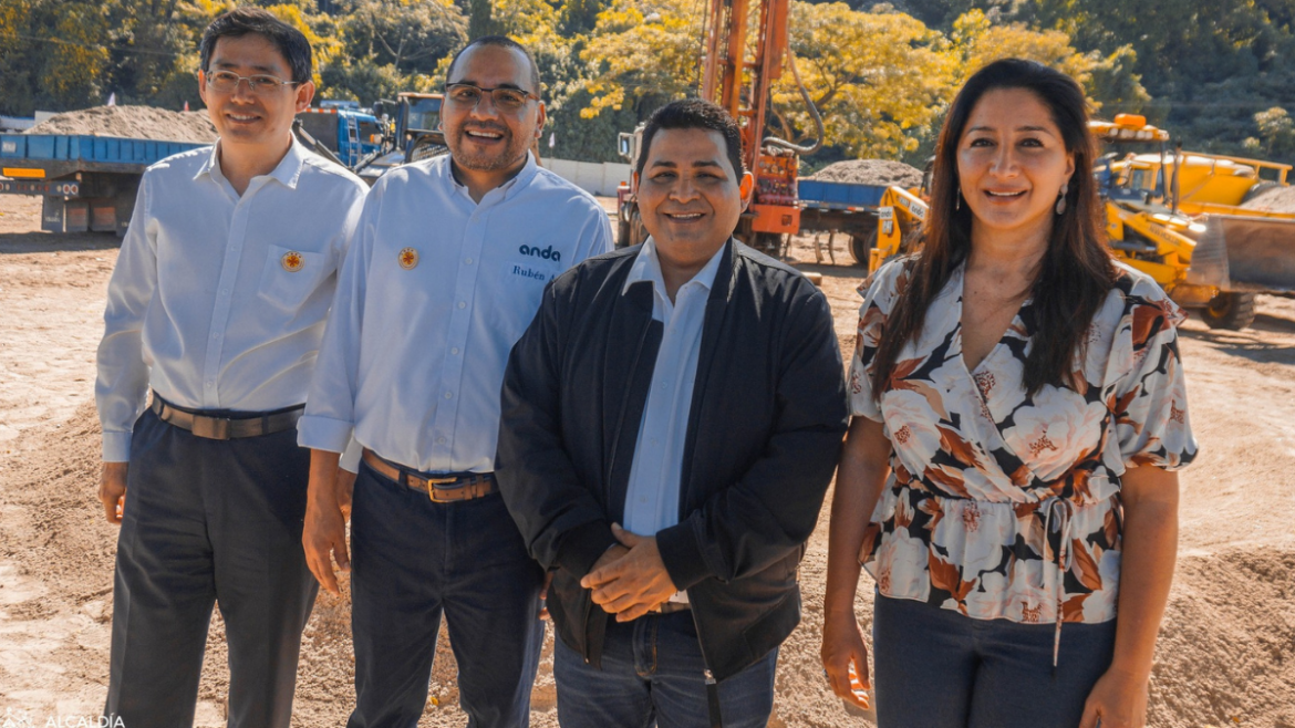 Colocación de la primera piedra para proyecto de Planta Potabilizadora del lago de Ilopango
