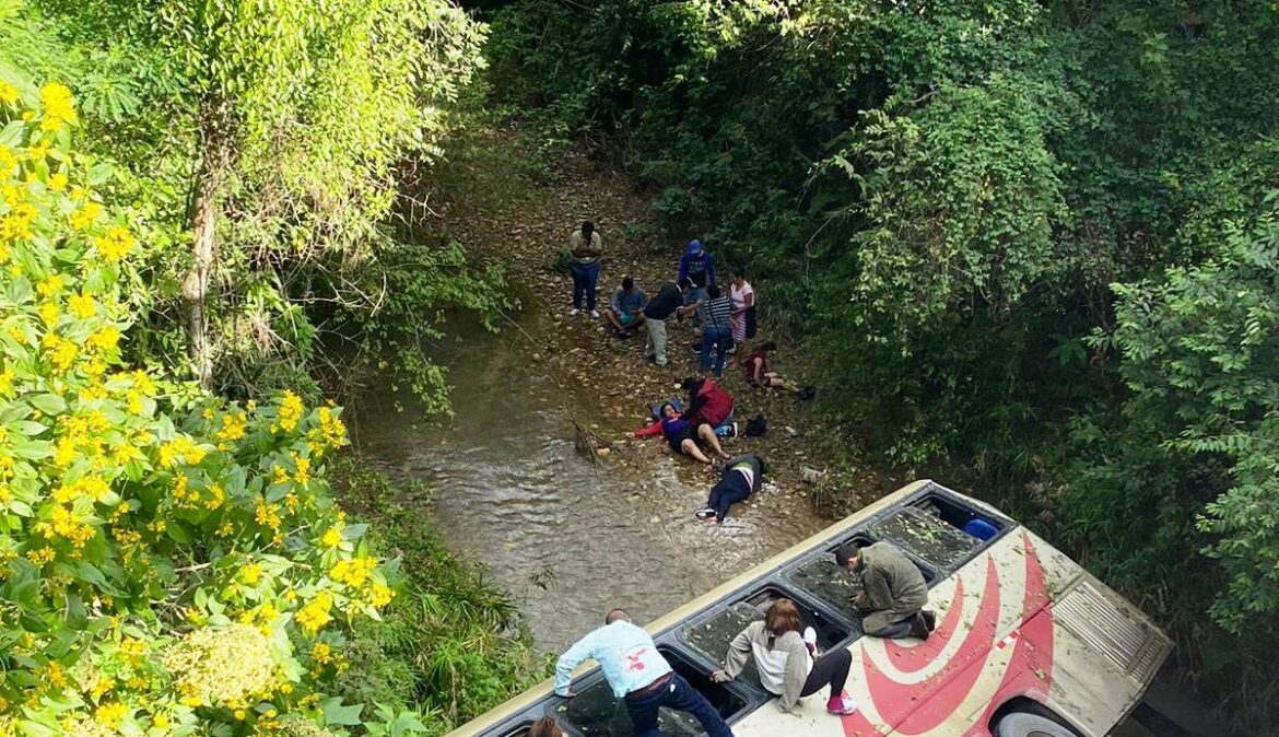 Presidenta de Honduras declara duelo nacional por tres días, tras accidente de tránsito que dejó 12 fallecidos