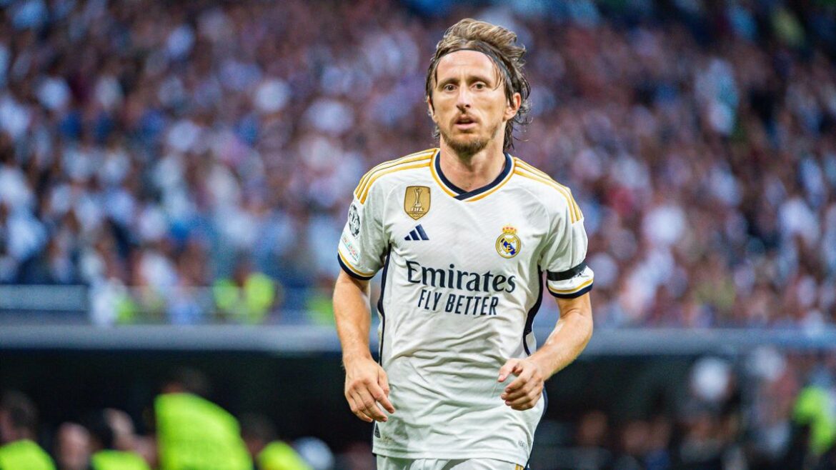 Modric vuelve a entrenarse con el resto de jugadores