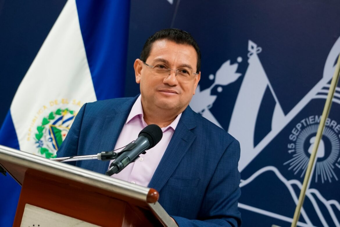 Ministro Castro anuncia que empresas canadienses de golf y de producción de manzanas abrirán más de 3 mil plazas de empleo en 2024