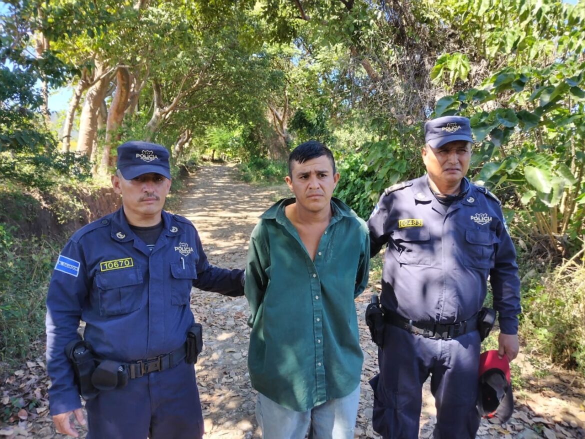 PNC capturó a un hombre que lesionó con arma de fuego a tres mujeres en San Vicente