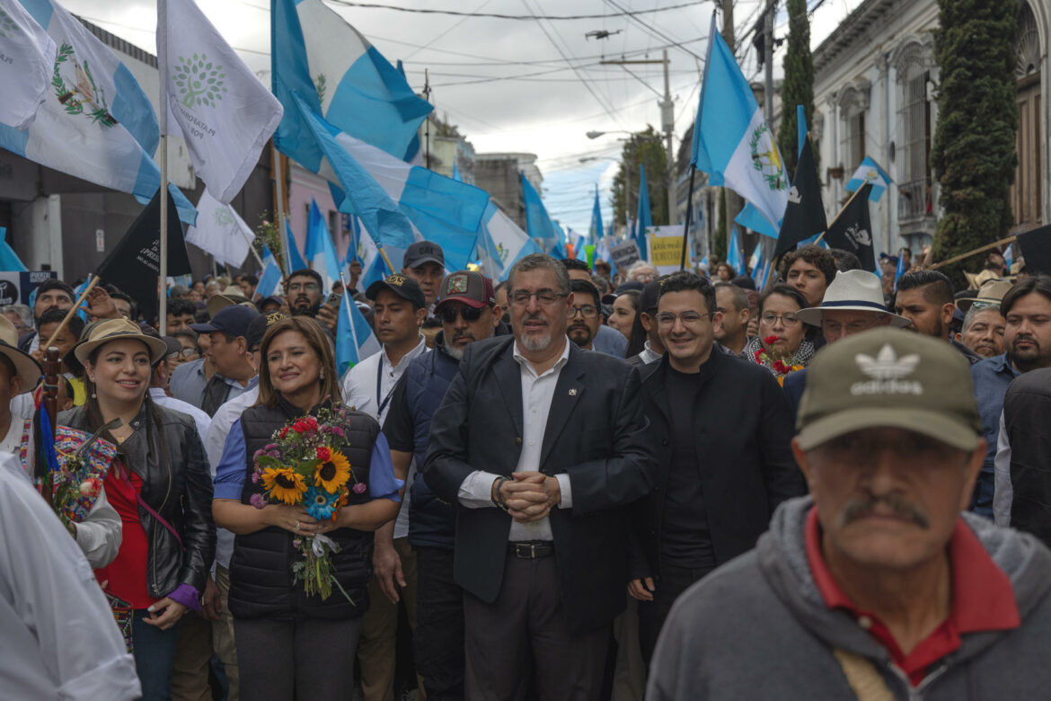 Guatemala: Arévalo encabeza marcha contra jueces
