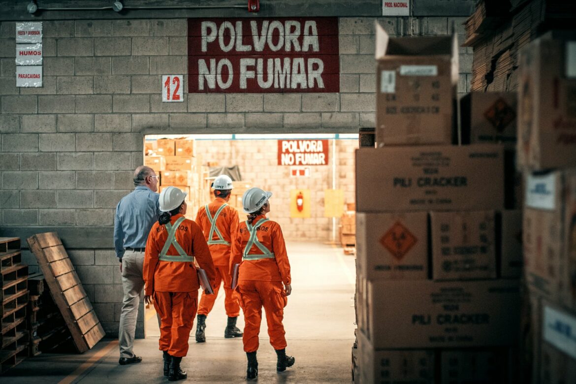 Personal de Bomberos realizó inspección en coheterías y salas de venta de productos pirotécnicos
