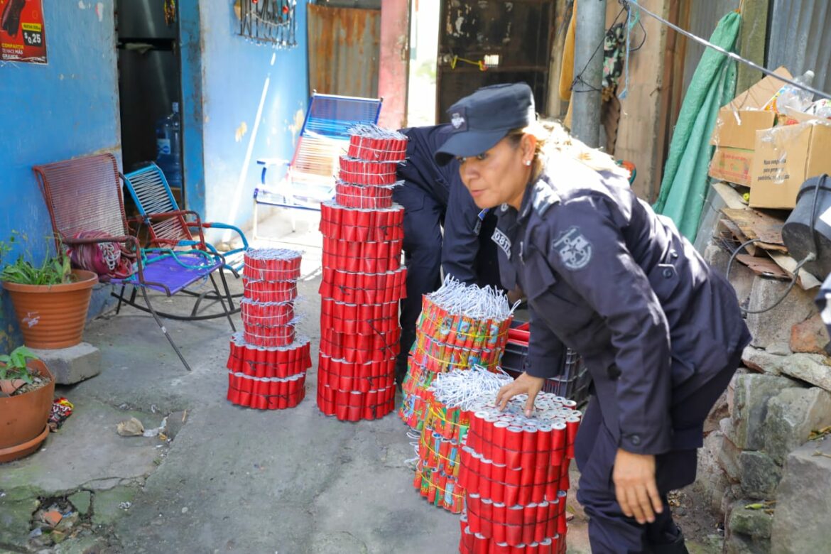 La División de Armas y Explosivos de la PNC decomisó pólvora que era fabricada de forma clandestina en Ciudad Delgado
