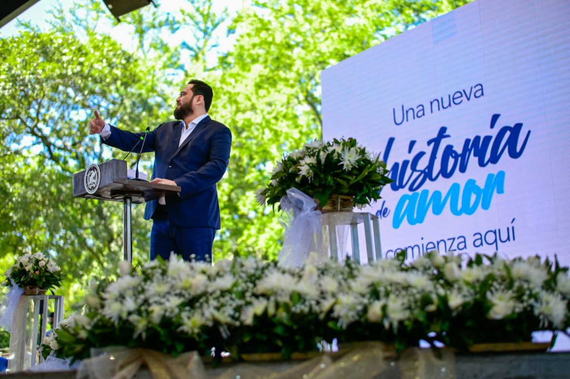 Alcalde Durán unió en matrimonio a 84 parejas, en la última boda colectiva del año