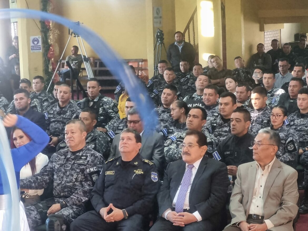 Iglesia del Camino realizó culto de Acción de Gracia donde participaron autoridades de la PNC