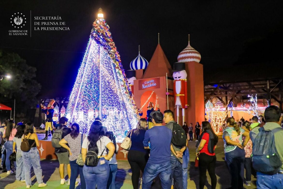 Decenas de familias ya disfrutan de Navidad CIFCO en las instalaciones de Fenadesal