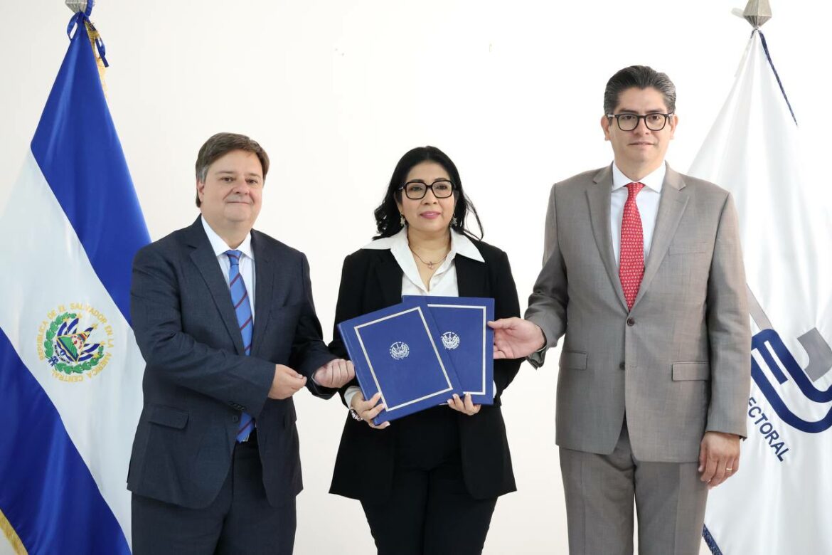 TSE y Fundación Transparencia Electoral firmaron un convenio general de apoyo y colaboración