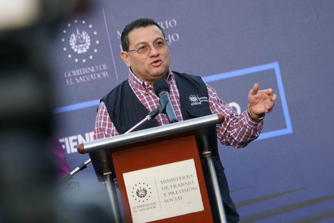 Ministro Castro: “Nuestra lucha bajo un ideal es un día erradicar el flujo migratorio ilegal”