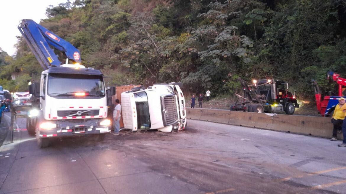 Conductor ebrio provocó que camión volcara en Los Chorros