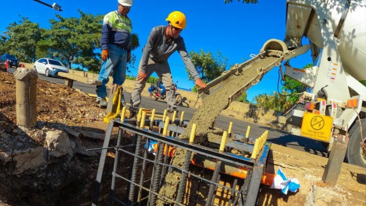 Alcaldía comienza la construcción de pasarela en Santa Ana