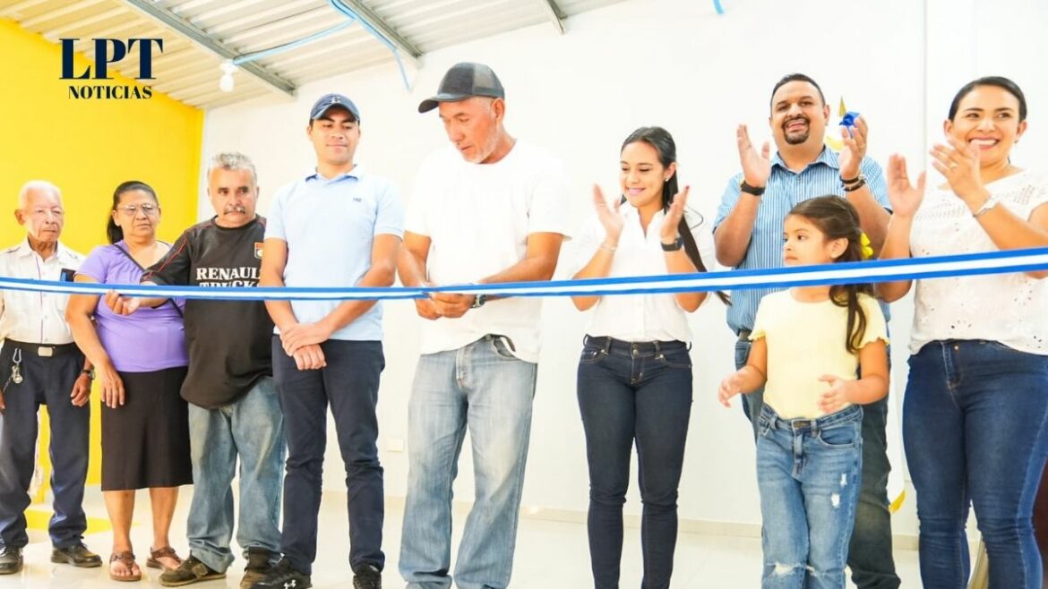 Inauguran Casa Comunal en el Cantón la Empalizada en Santa Ana