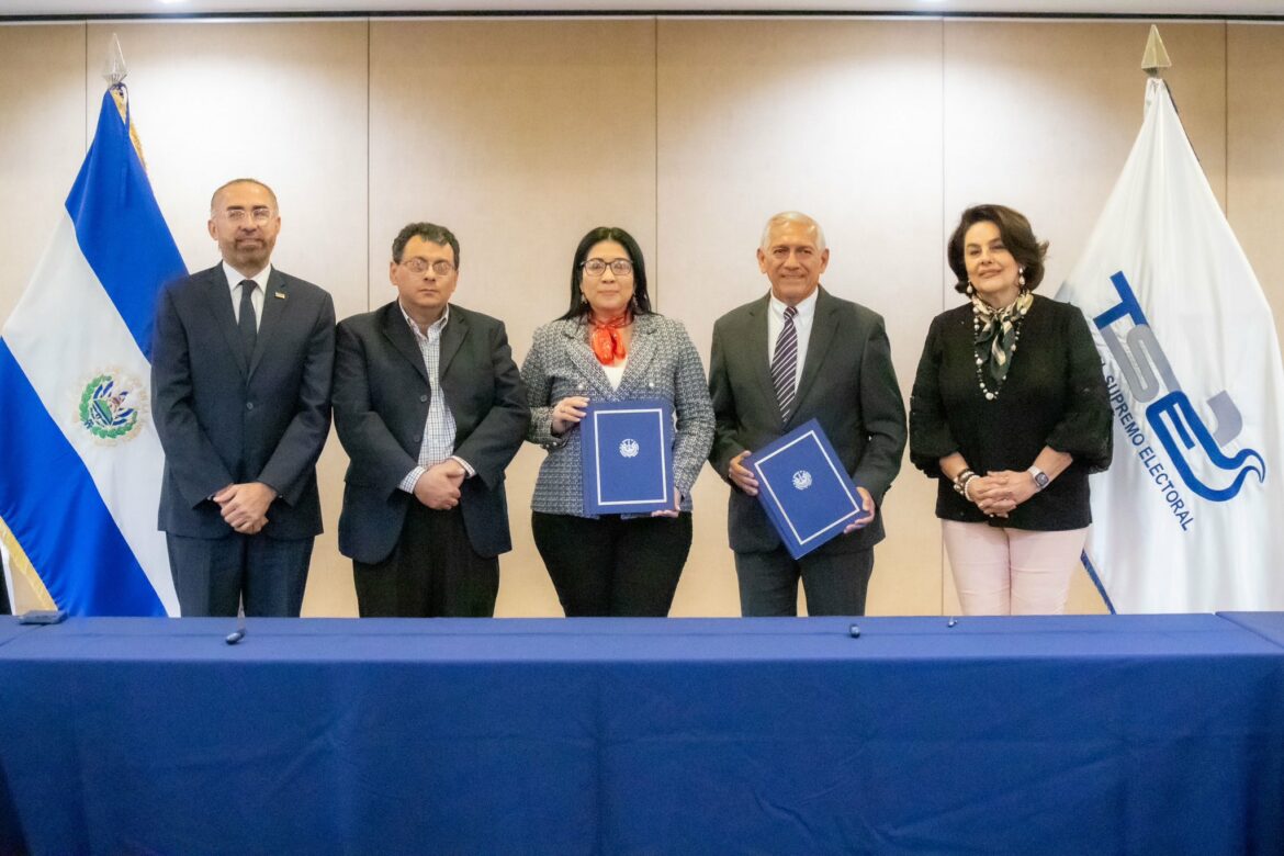 TSE suscribe convenio con expertos electorales de Latinoamérica