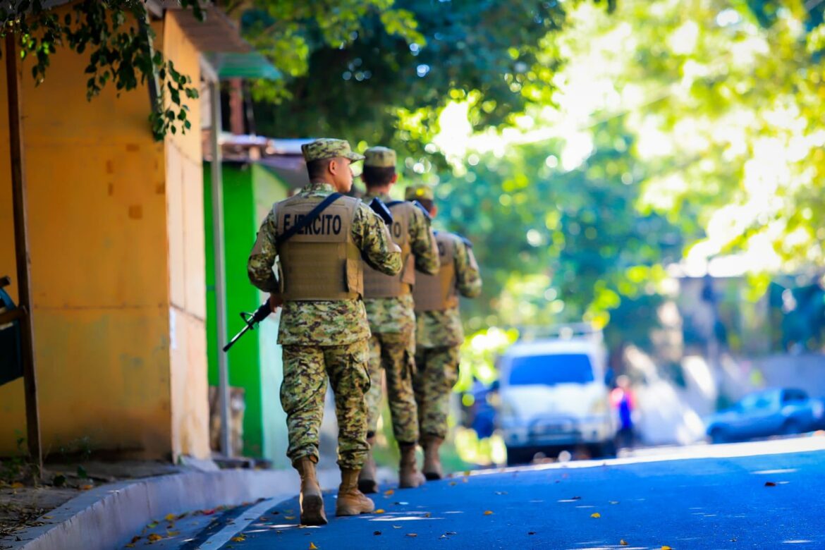 El Gobierno suma más militares a la guerra contra las pandillas