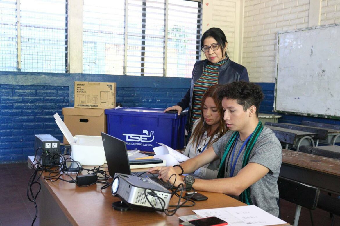 Como exitoso calificaron magistrados del TSE la prueba interna del sistema informático para las elecciones de 2024