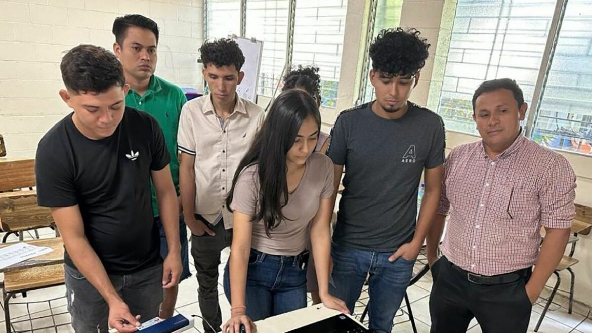 TSE hace prueba de envío de resultados preliminares