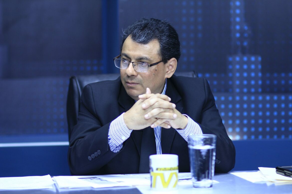 Julio Olivo deja al descubierto que políticos de oposición mienten y desconocen del sistema electoral