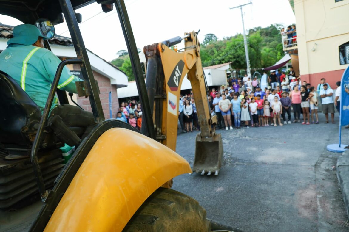 Dirección de Obras Municipales renueva calles para familias del municipio de Lislique, La Unión