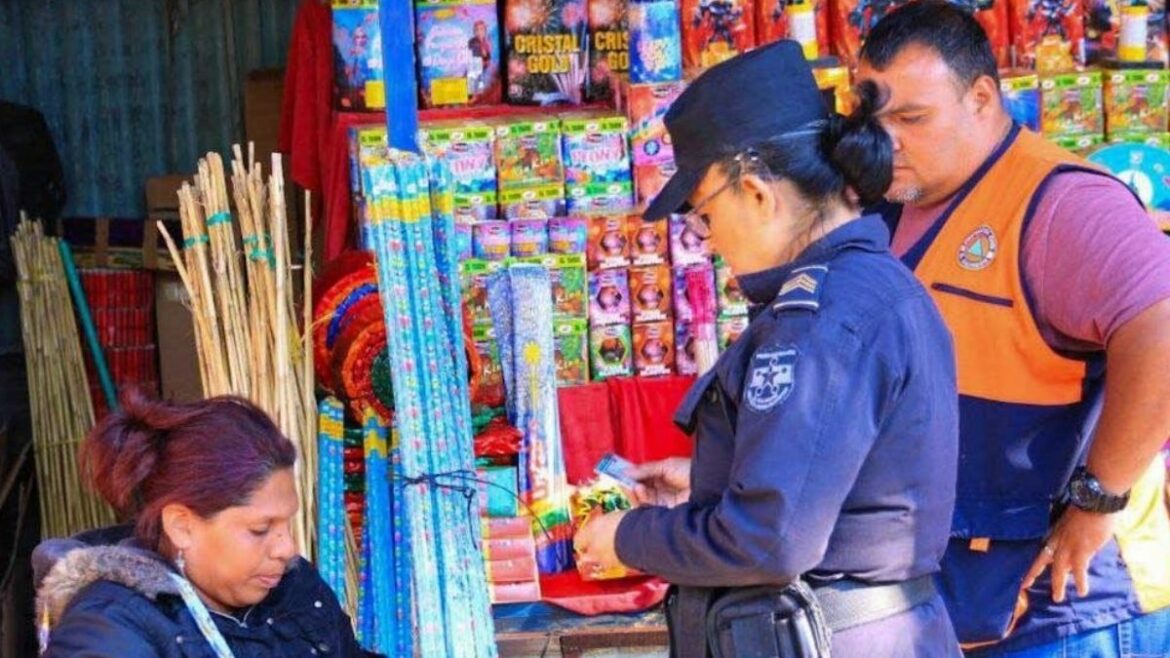 Monitorean las ventas de pólvora en Santa Ana
