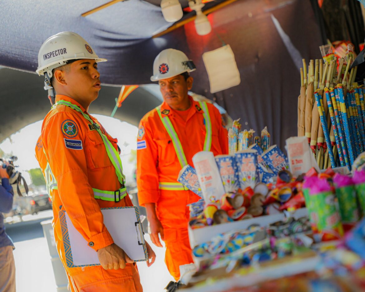 El Cuerpo de Bomberos llama a no comprar productos pirotécnicos prohibidos para evitar tragedias en estas festividades